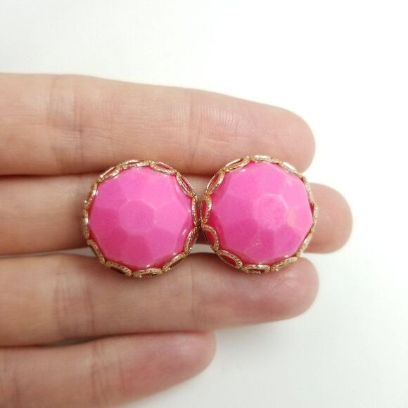 Vintage Bright Pink Clip On Earrings, Retro Bubble Gum Color, Dome Design 60s - Picture 1 of 5